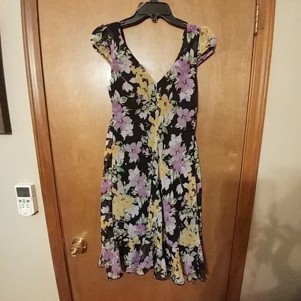 Floral v-neck dress - Picture 2 of 4